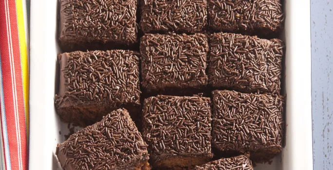 Imagem da receita Bolo NESCAU de Cenoura com Brigadeiro